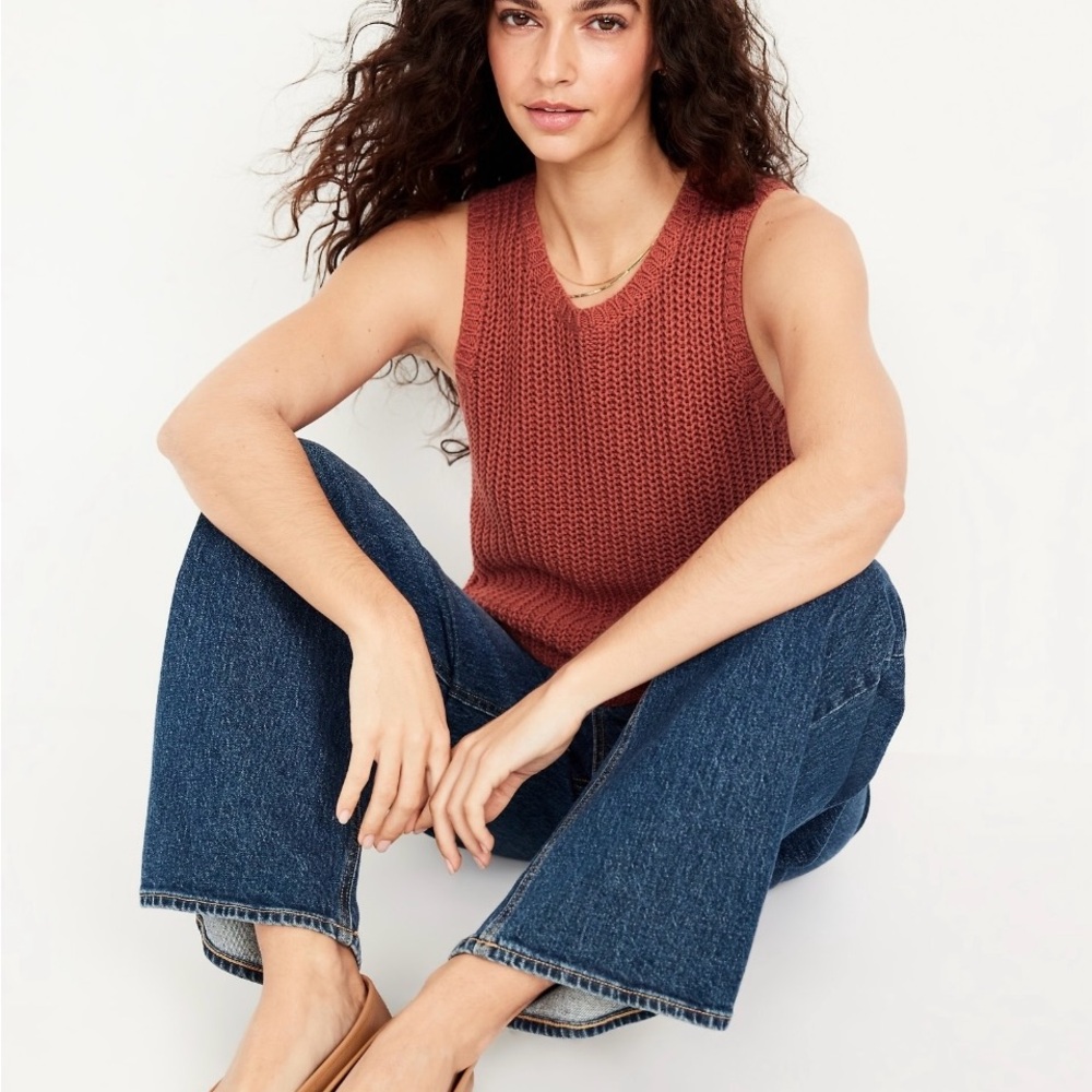 Old Navy Women's Rust Sleeveless Sweater - Picture 3 of 6